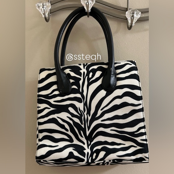 1990s/y2k Black and White Zebra print shoulder bag dead stock - Picture 2 of 10